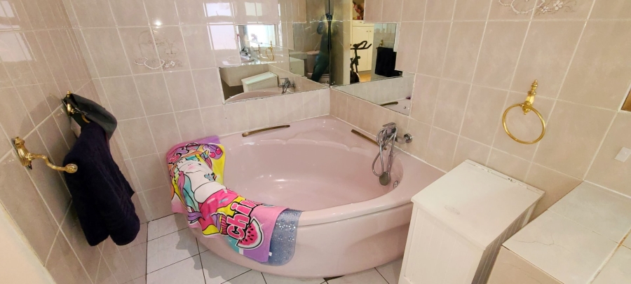 3 Bedroom Property for Sale in Cravenby Western Cape